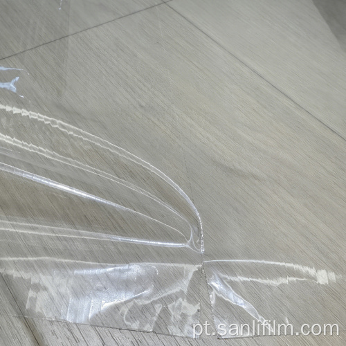 Opção de perfuração para película protetora de painéis folheados